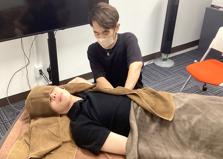 整体を受けるデジットワークス社員