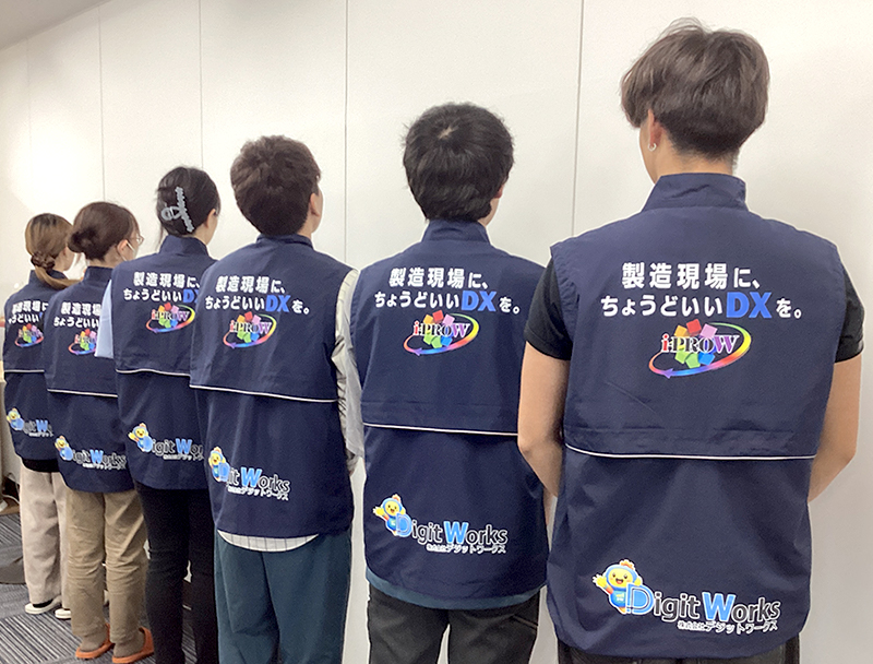 生産管理システムアイプロダブルの宣伝が入ったベスト